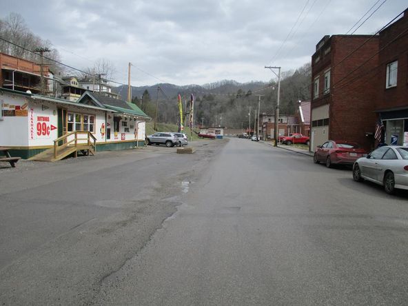 14197 Rocket Boys Dr, War, WV 24892